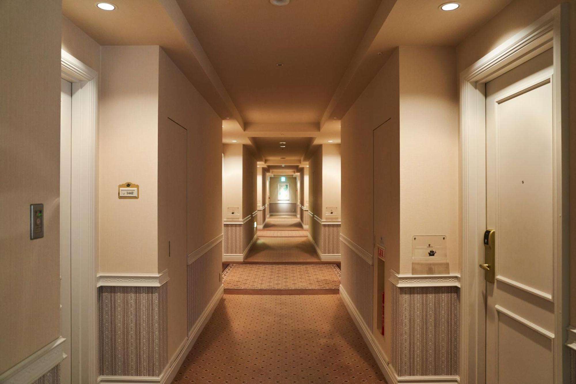 The Global View Nagasaki Hotel Eksteriør billede A typical corridor