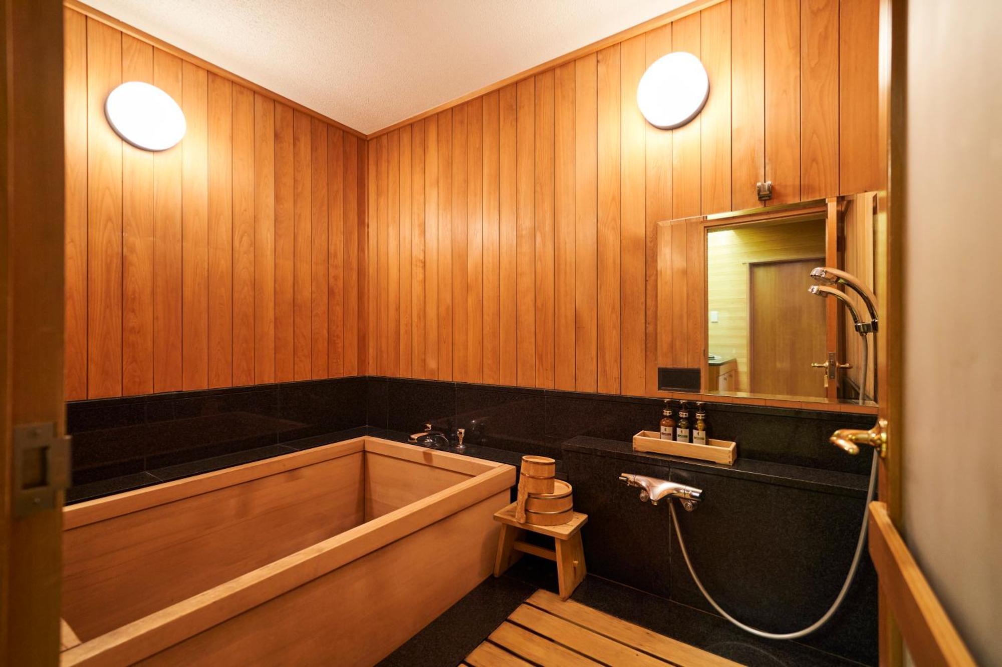 The Global View Nagasaki Hotel Eksteriør billede A traditional Japanese bathroom