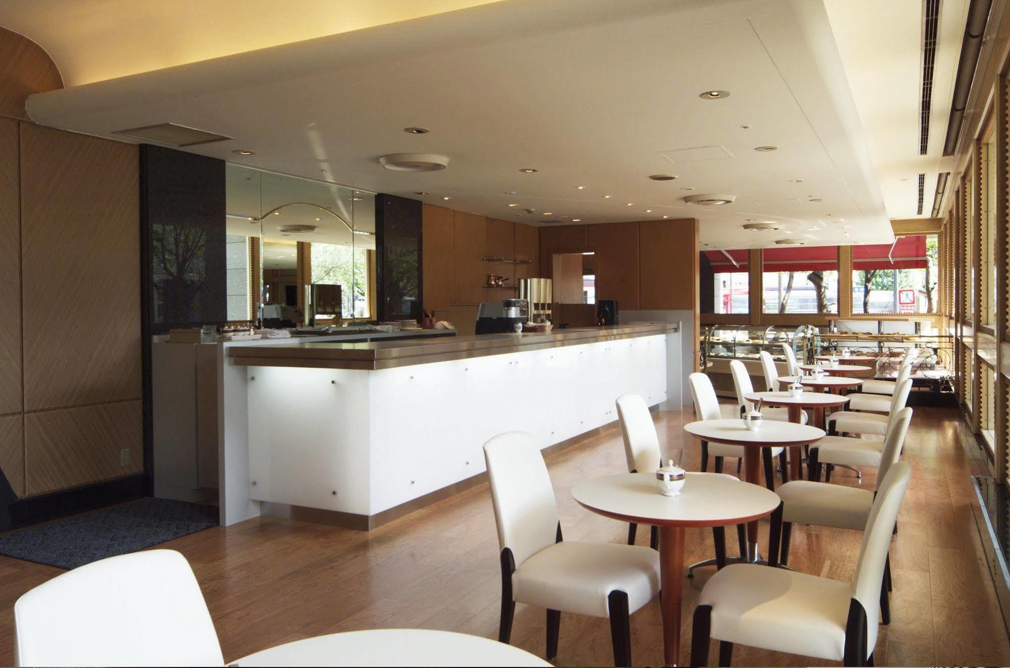 The Global View Nagasaki Hotel Restaurant billede The interior of the restaurant